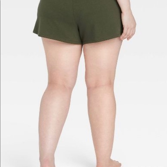 Khaki green 1x shorts NWT super cute - Picture 2 of 2